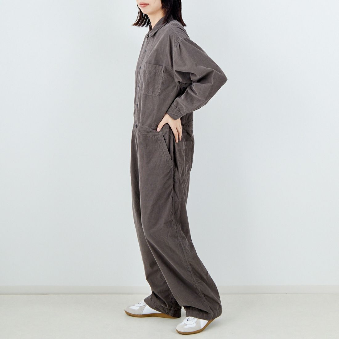 HTS [エイチティーエス] コーデュロイ ワンナップカラーオーバーオール [INHT2553CD] 9590 GREY &&モデル身長：162cm 着用サイズ：46&&
