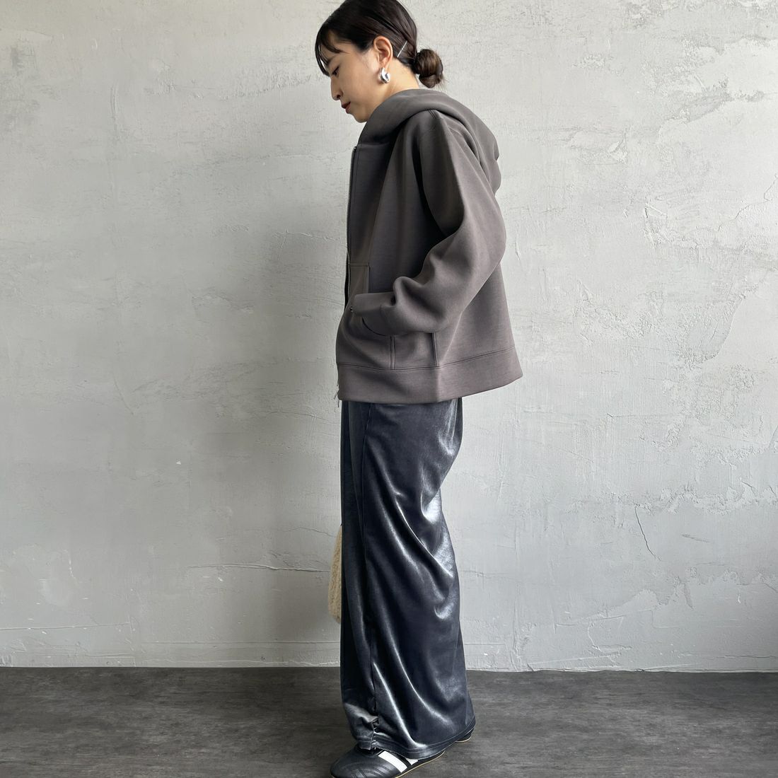 Gymphlex [ジムフレックス] ジップフーデッドジャケット [GY-C0478DDN] CHARCOAL &&モデル身長：150cm 着用サイズ：XS&&