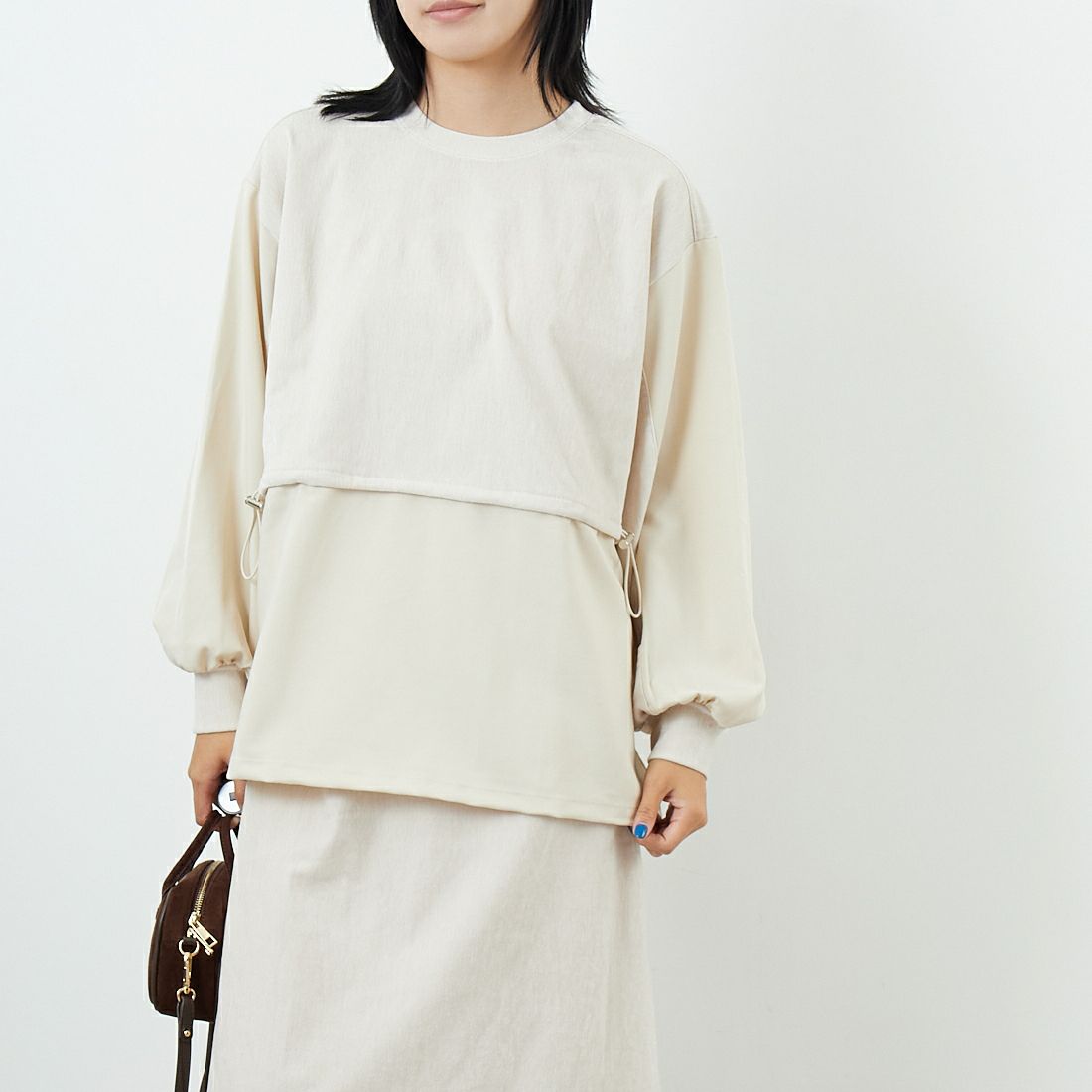 Maison de L'allure [メゾン ドゥ ラリュール] 布帛ドッキングドロストプルオーバー [M25132010] 02 NATURAL &&モデル身長：167cm 着用サイズ：F&&