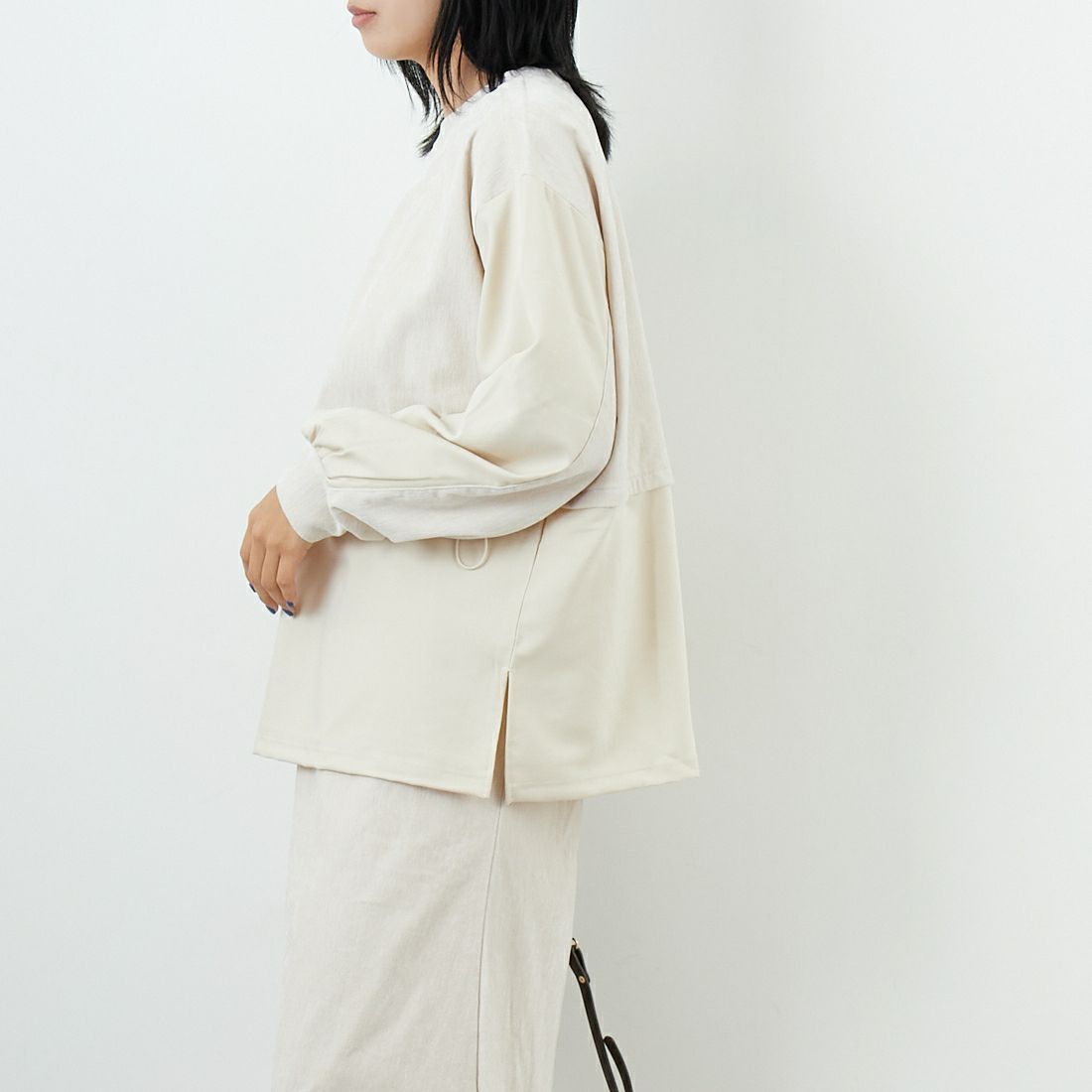 Maison de L'allure [メゾン ドゥ ラリュール] 布帛ドッキングドロストプルオーバー [M25132010] 02 NATURAL &&モデル身長：167cm 着用サイズ：F&&