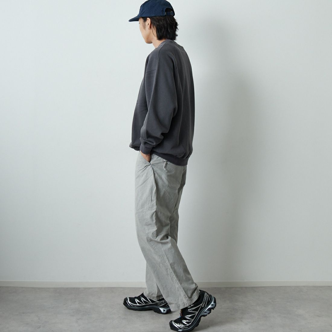 SEDAN ALL-PURPOSE [セダン オールパーパス] スプリットラグランスリーブ スウェットシャツ [SD25F-CT05] CHARCOAL &&モデル身長：179cm 着用サイズ：L&&