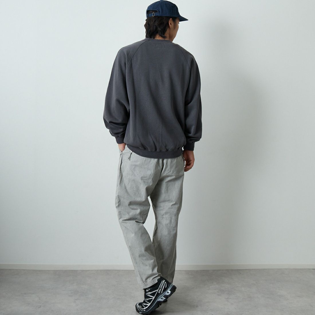 SEDAN ALL-PURPOSE [セダン オールパーパス] スプリットラグランスリーブ スウェットシャツ [SD25F-CT05] CHARCOAL &&モデル身長：179cm 着用サイズ：L&&