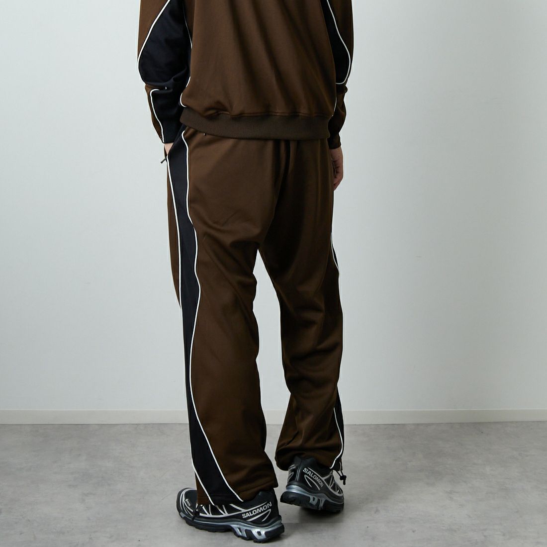 SEDAN ALL-PURPOSE [セダン オールパーパス] OGロゴ トラックパンツ [SD25F-PT05] BRN/BLK &&モデル身長：179cm 着用サイズ：L&&