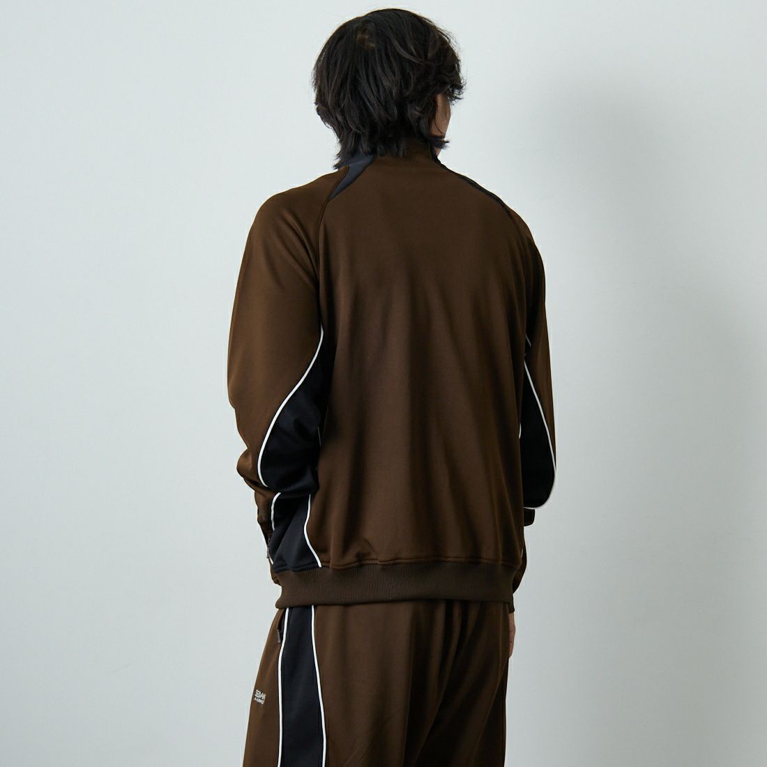 SEDAN ALL-PURPOSE [セダン オールパーパス] OGロゴ トラックジャケット [SD25F-CT04] BRN/BLK &&モデル身長：179cm 着用サイズ：L&&