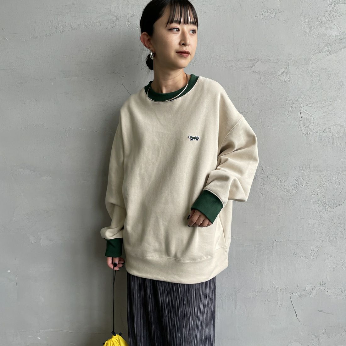 THE FOX [ザフォックス] 別注 ドローコード付きクルーネックスウェット [JFL25AW-01-JF] NAT/GRN &&モデル身長：150cm 着用サイズ：S&&