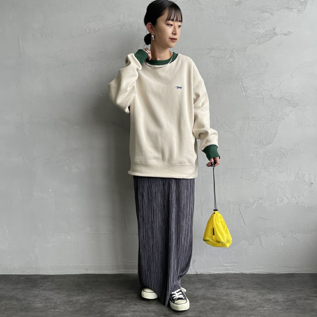 THE FOX [ザフォックス] 別注 ドローコード付きクルーネックスウェット [JFL25AW-01-JF] NAT/GRN &&モデル身長：150cm 着用サイズ：S&&