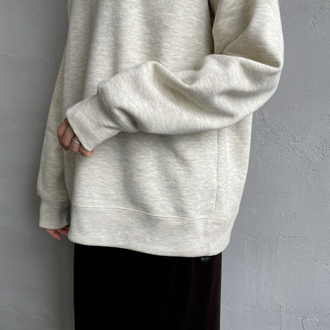 THE FOX [ザフォックス] 別注 ドローコード付きクルーネックスウェット [JFL25AW-01-JF] ASH GRY &&モデル身長：159cm 着用サイズ：S&&