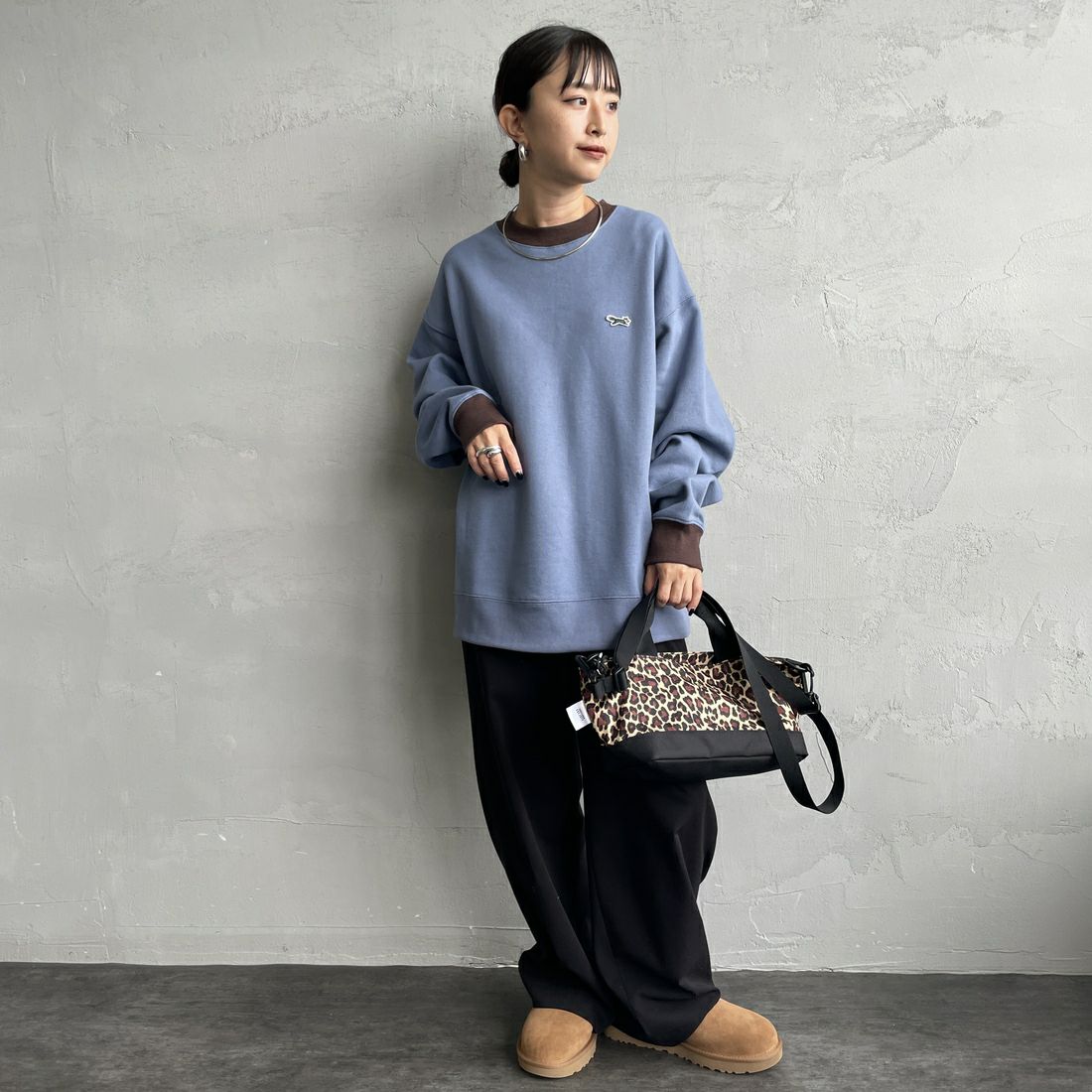 THE FOX [ザフォックス] 別注 ドローコード付きクルーネックスウェット [JFL25AW-01-JF] BLU/BRN &&モデル身長：150cm 着用サイズ：S&&