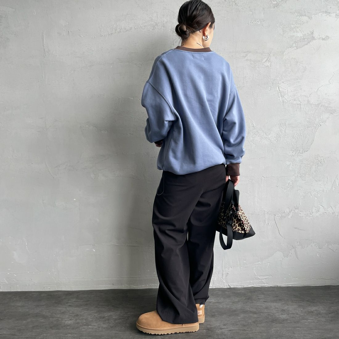 THE FOX [ザフォックス] 別注 ドローコード付きクルーネックスウェット [JFL25AW-01-JF] BLU/BRN &&モデル身長：150cm 着用サイズ：S&&