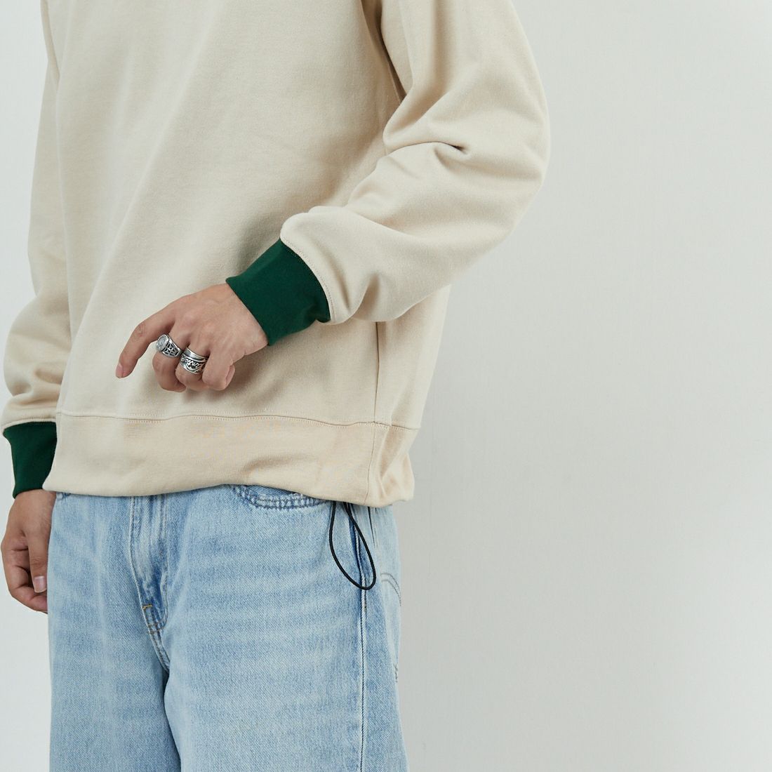 THE FOX [ザフォックス] 別注 ドローコード付きクルーネックスウェット [JFL25AW-01-JF] NAT/GRN &&モデル身長：179cm 着用サイズ：L&&