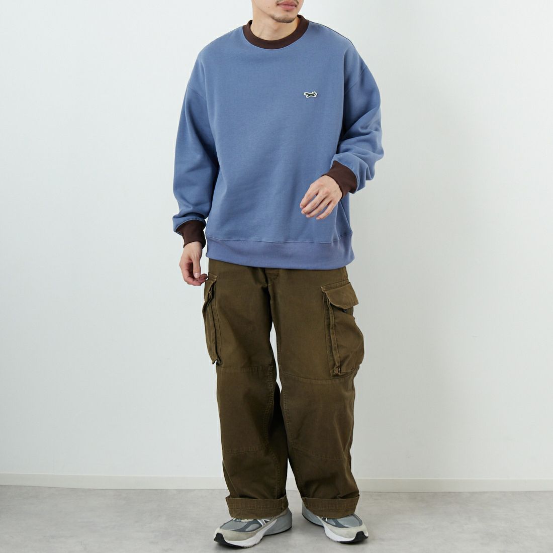 THE FOX [ザフォックス] 別注 ドローコード付きクルーネックスウェット [JFL25AW-01-JF] BLU/BRN &&モデル身長：168cm 着用サイズ：M&&