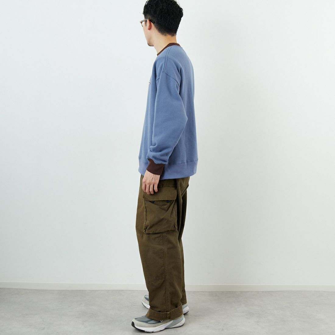 THE FOX [ザフォックス] 別注 ドローコード付きクルーネックスウェット [JFL25AW-01-JF] BLU/BRN &&モデル身長：168cm 着用サイズ：M&&