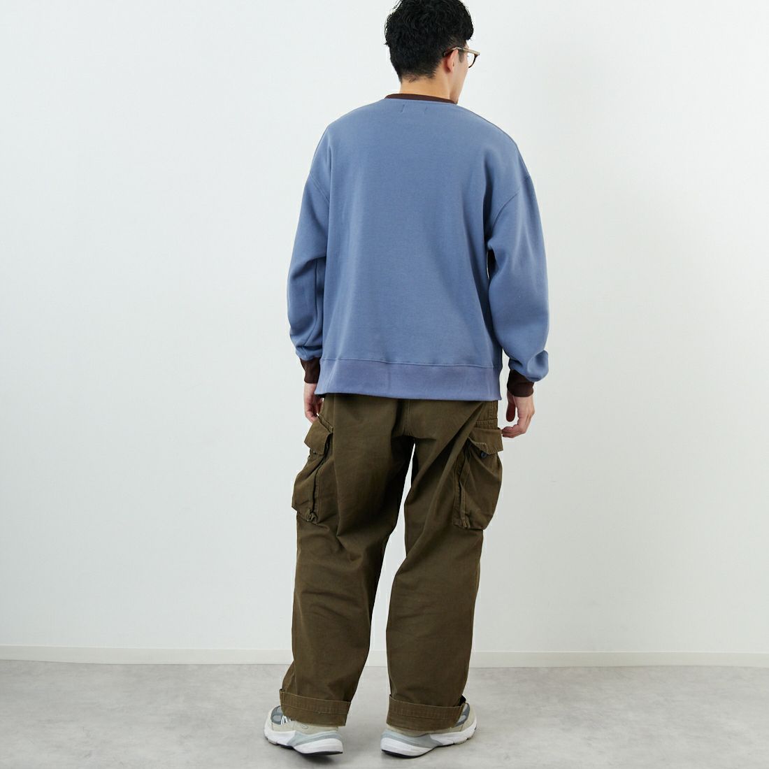 THE FOX [ザフォックス] 別注 ドローコード付きクルーネックスウェット [JFL25AW-01-JF] BLU/BRN &&モデル身長：168cm 着用サイズ：M&&