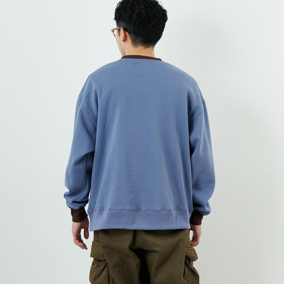 THE FOX [ザフォックス] 別注 ドローコード付きクルーネックスウェット [JFL25AW-01-JF] BLU/BRN &&モデル身長：168cm 着用サイズ：M&&