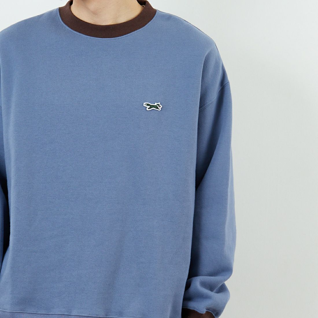 THE FOX [ザフォックス] 別注 ドローコード付きクルーネックスウェット [JFL25AW-01-JF] BLU/BRN &&モデル身長：168cm 着用サイズ：M&&