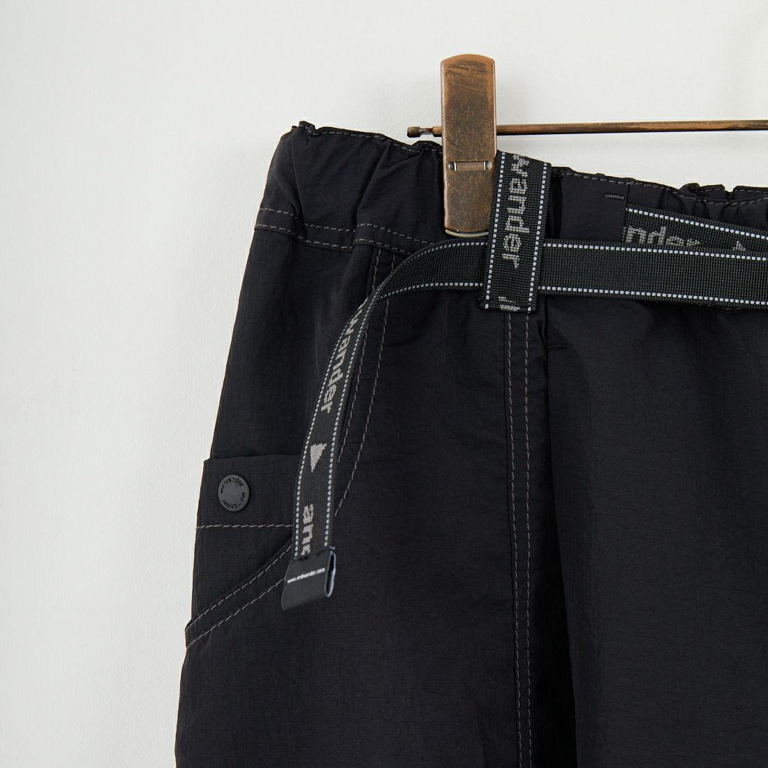 and wander [アンドワンダー] クリンクルドナイロンパンツ [5745282076] BLACK