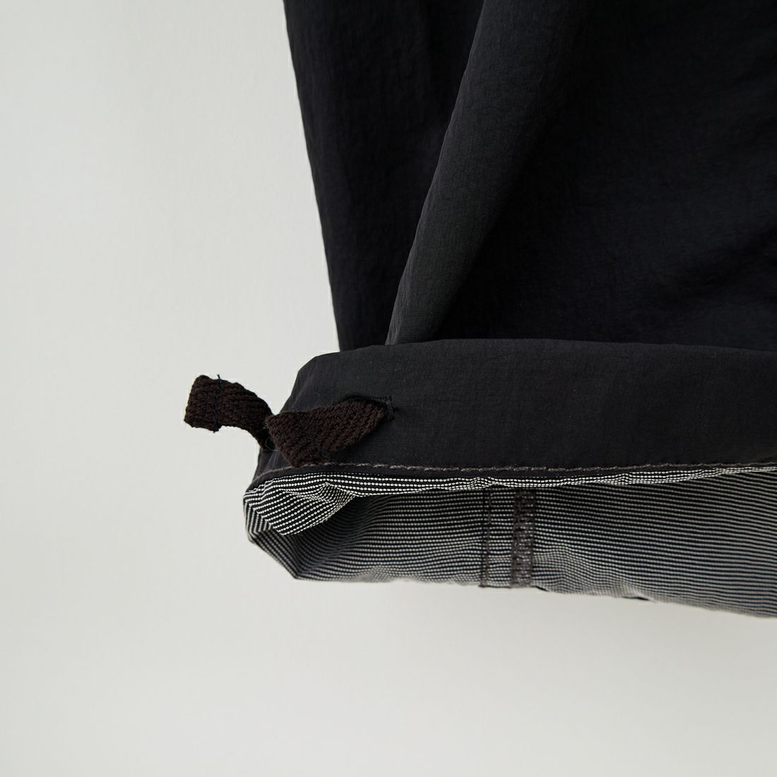 and wander [アンドワンダー] クリンクルドナイロンパンツ [5745282076] BLACK