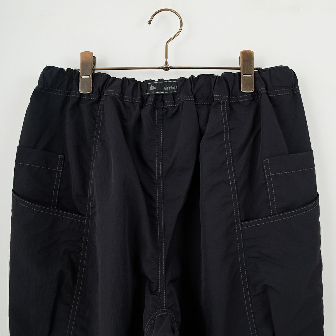 and wander [アンドワンダー] クリンクルドナイロンパンツ [5745282076] BLACK