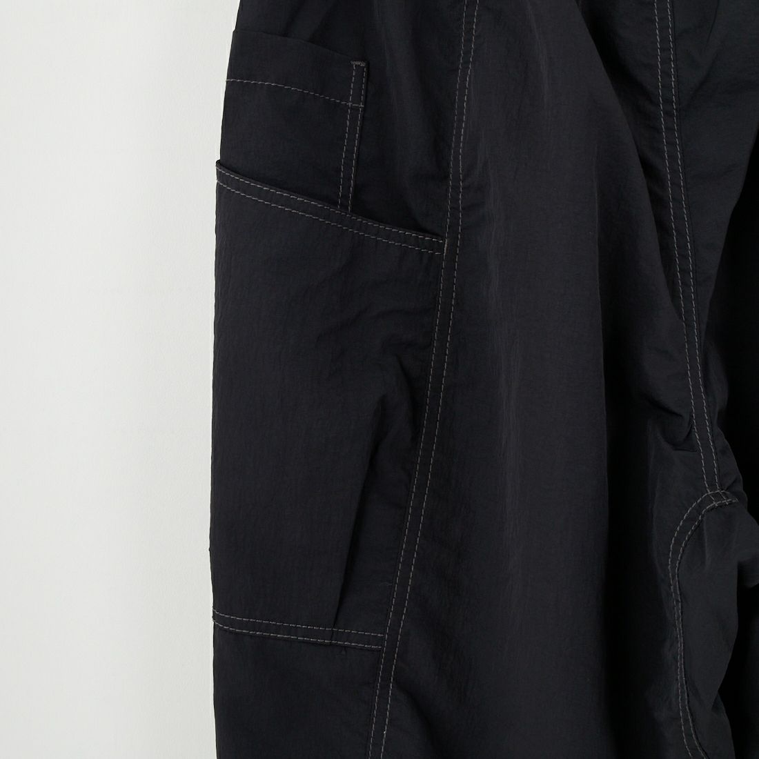 and wander [アンドワンダー] クリンクルドナイロンパンツ [5745282076] BLACK