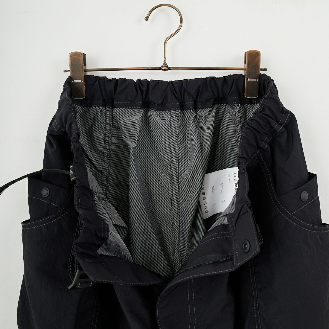 and wander [アンドワンダー] クリンクルドナイロンパンツ [5745282076] BLACK