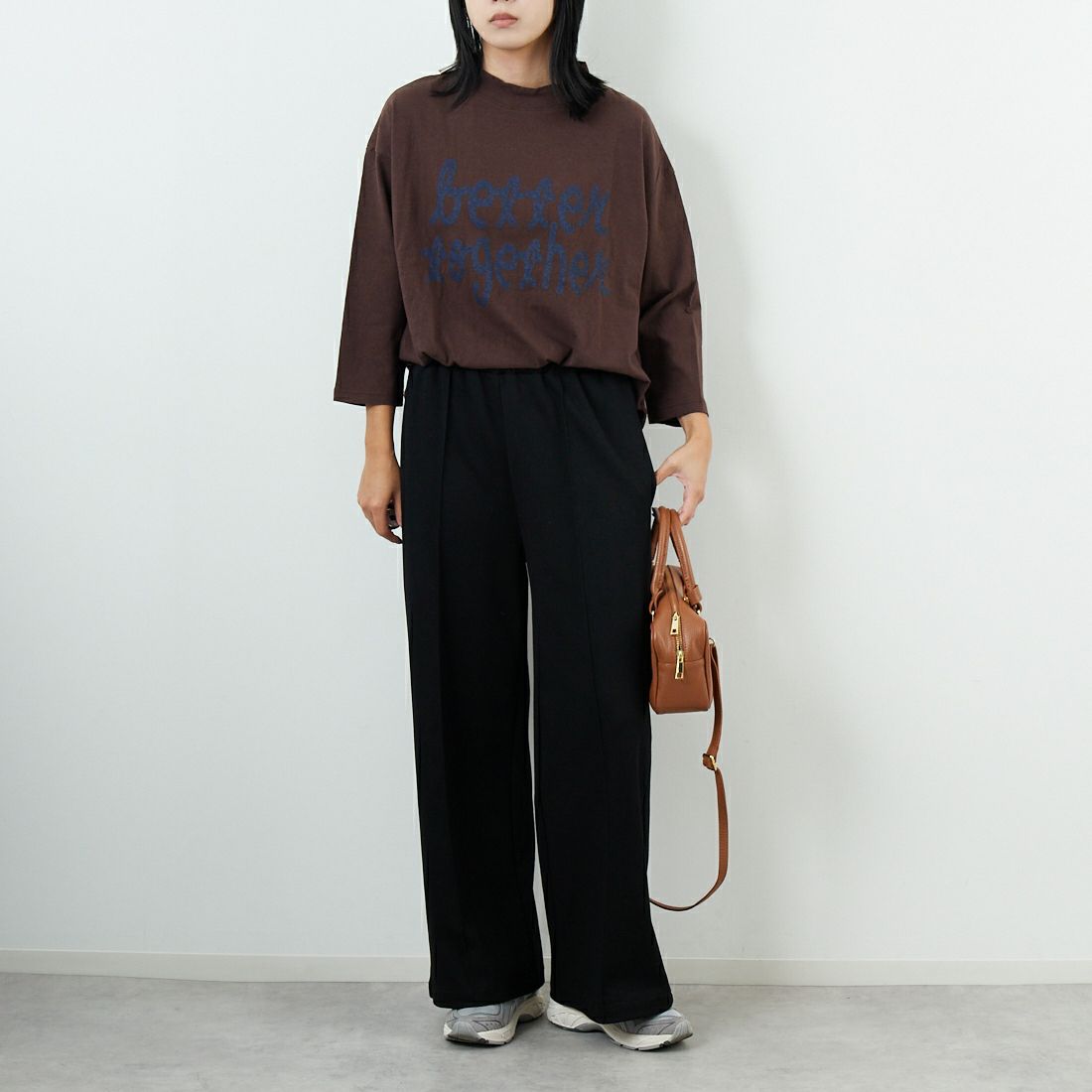 tumugu: [ツムグ] ラフィ天竺プリントTシャツ [TC25304] 16 BROWN tumugu: [ツムグ] ラフィ天竺プリントTシャツ [TC25304] 16 BROWN &&モデル身長：167cm 着用サイズ：F&&