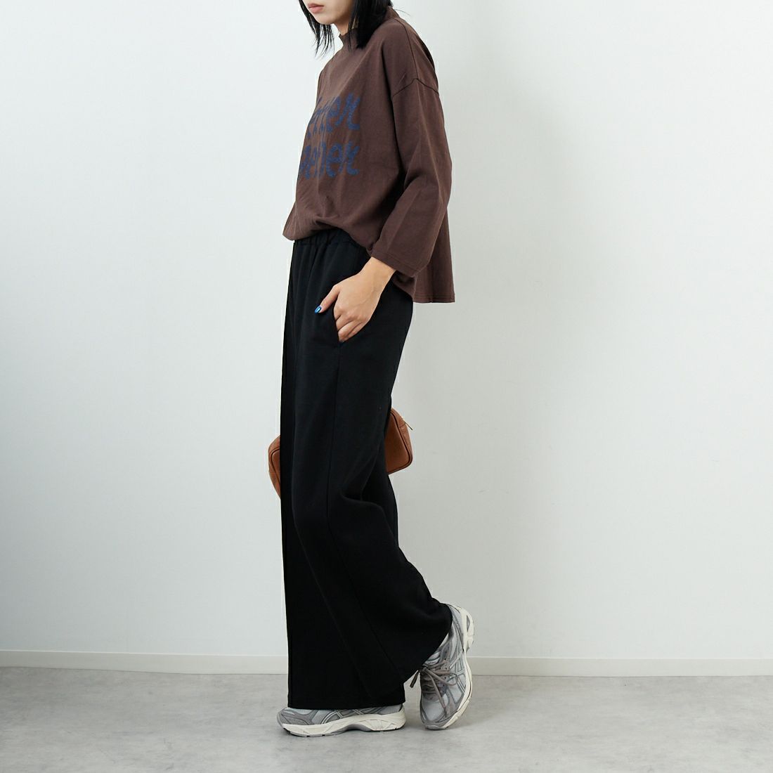 tumugu: [ツムグ] ラフィ天竺プリントTシャツ [TC25304] 16 BROWN tumugu: [ツムグ] ラフィ天竺プリントTシャツ [TC25304] 16 BROWN &&モデル身長：167cm 着用サイズ：F&&