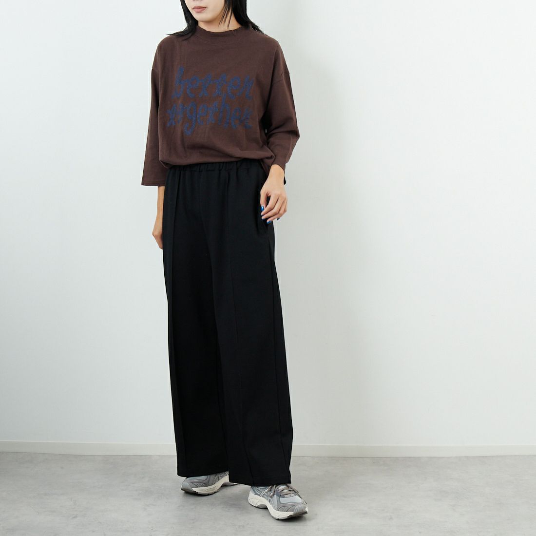 tumugu: [ツムグ] ラフィ天竺プリントTシャツ [TC25304] 16 BROWN tumugu: [ツムグ] ラフィ天竺プリントTシャツ [TC25304] 16 BROWN &&モデル身長：167cm 着用サイズ：F&&