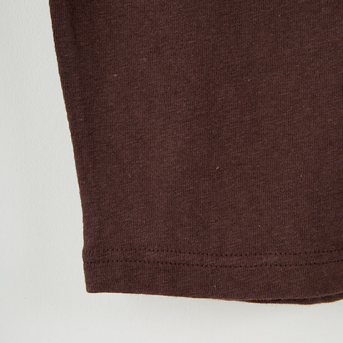 tumugu: [ツムグ] ラフィ天竺プリントTシャツ [TC25304] 16 BROWN