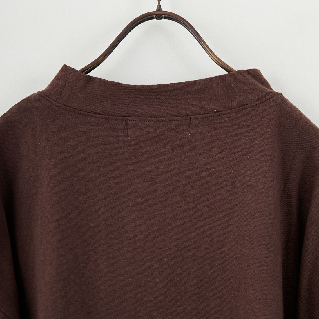 tumugu: [ツムグ] ラフィ天竺プリントTシャツ [TC25304] 16 BROWN