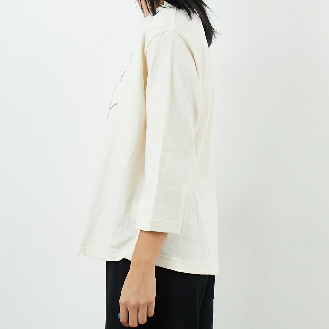 tumugu: [ツムグ] ラフィ天竺プリントTシャツ [TC25303] 06 KINARI &&モデル身長：167cm 着用サイズ：F&&