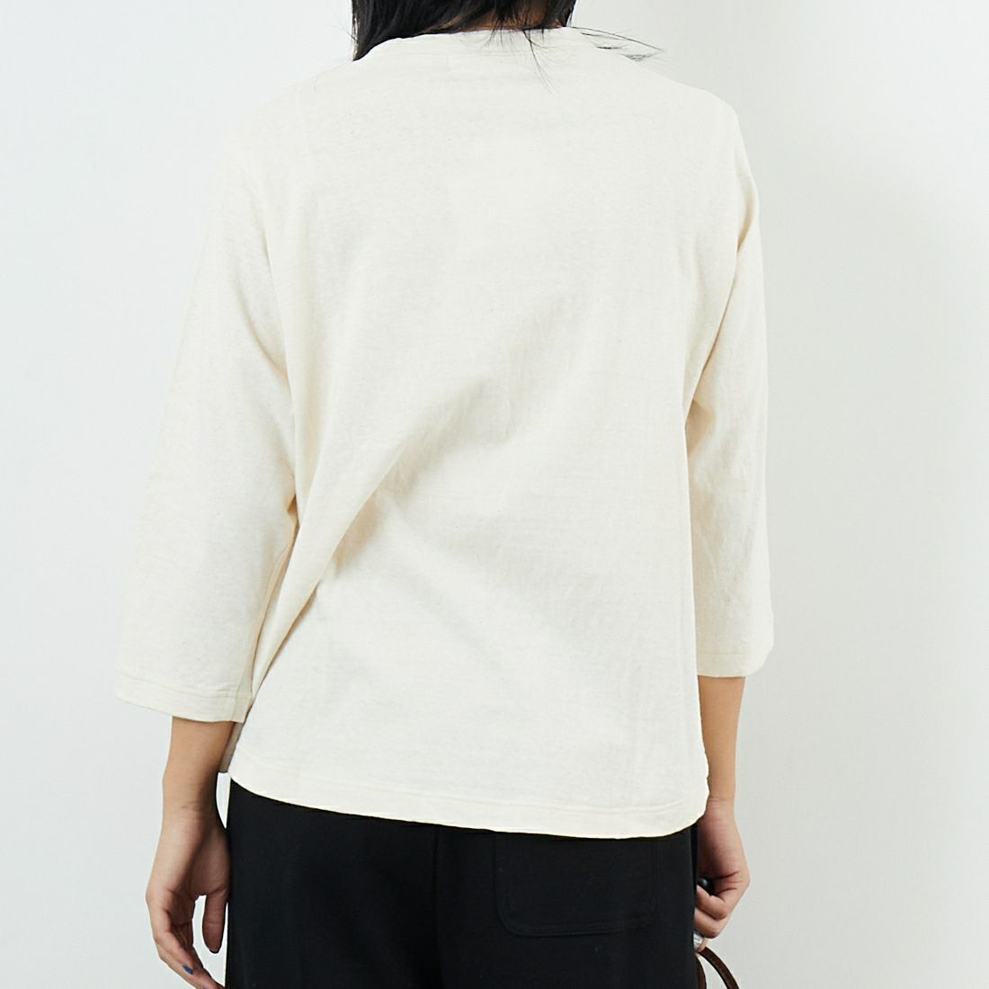 tumugu: [ツムグ] ラフィ天竺プリントTシャツ [TC25303] 06 KINARI &&モデル身長：167cm 着用サイズ：F&&