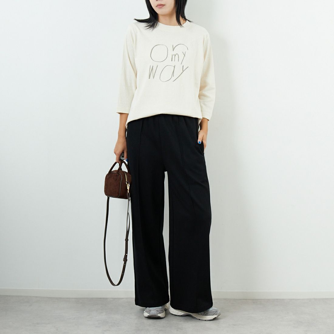 tumugu: [ツムグ] ラフィ天竺プリントTシャツ [TC25303] 06 KINARI &&モデル身長：167cm 着用サイズ：F&&