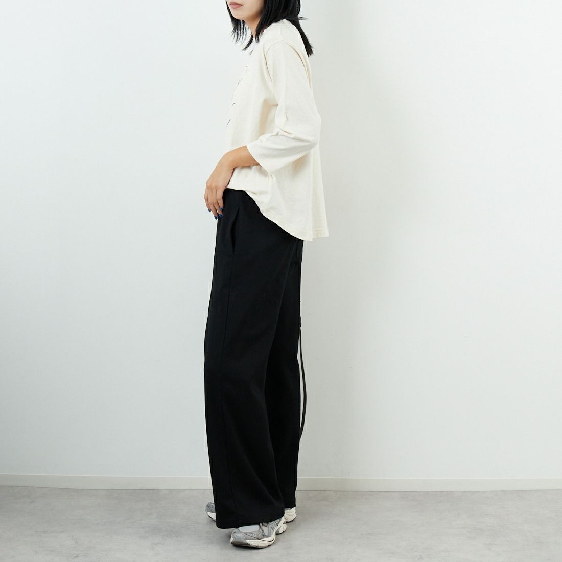 tumugu: [ツムグ] ラフィ天竺プリントTシャツ [TC25303] 06 KINARI &&モデル身長：167cm 着用サイズ：F&&