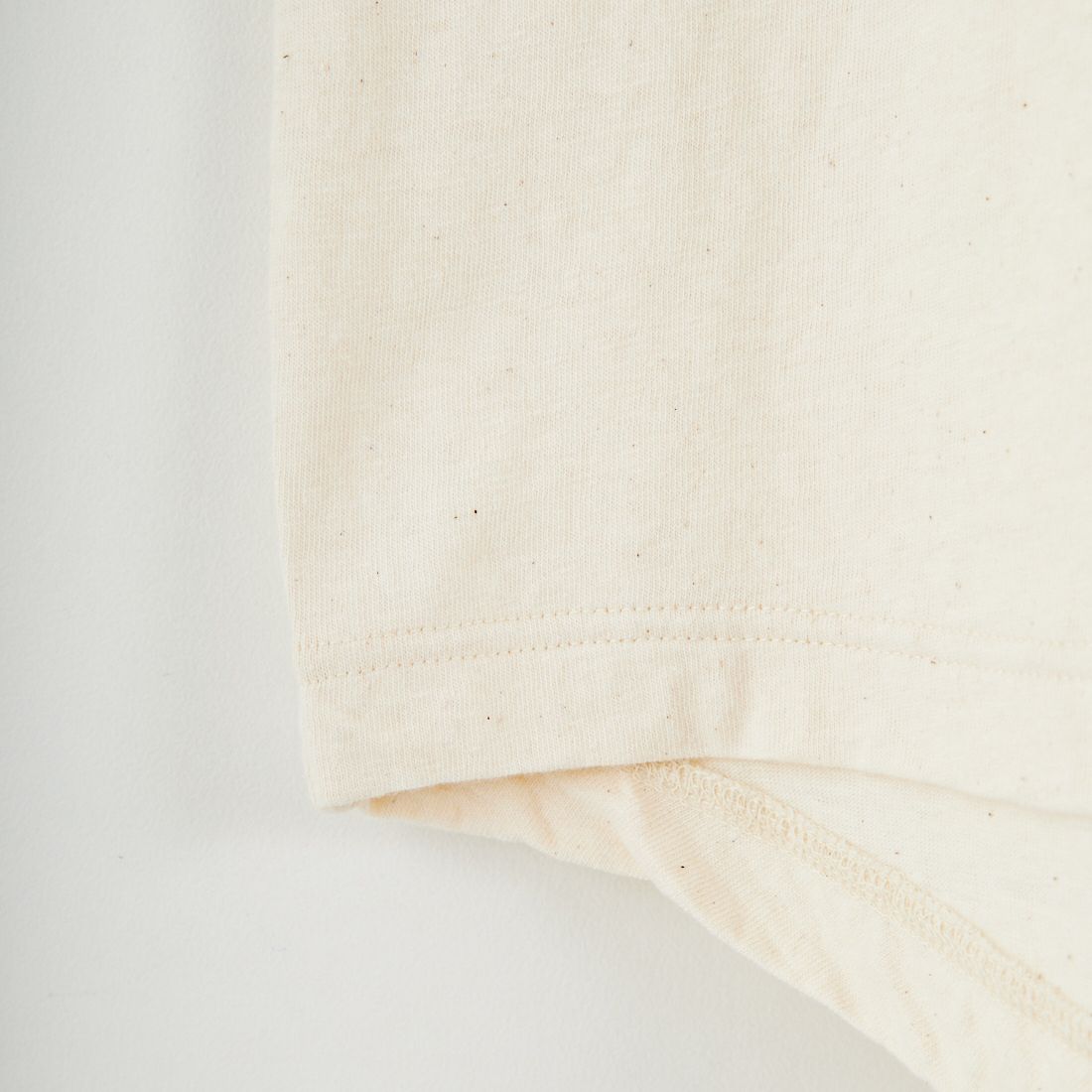 tumugu: [ツムグ] ラフィ天竺プリントTシャツ [TC25303] 06 KINARI