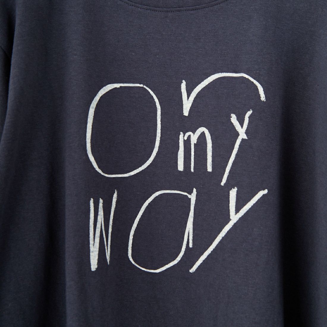 tumugu: [ツムグ] ラフィ天竺プリントTシャツ [TC25303] 88 CHARCOA