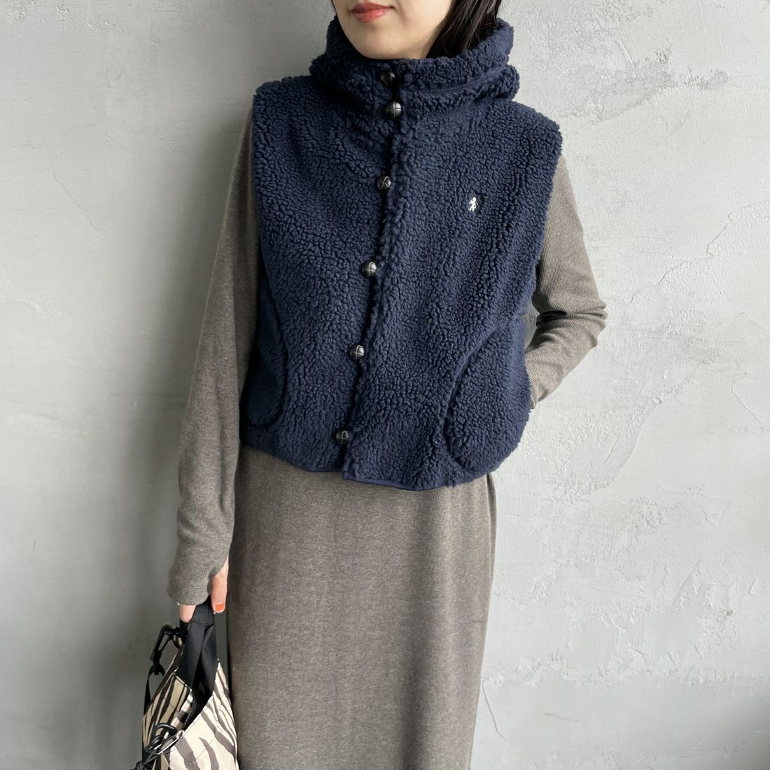 Gymphlex [ジムフレックス] ボアフーデッドショートベスト [GY-A0726BOA] NAVY &&モデル身長：160cm 着用サイズ：14&&