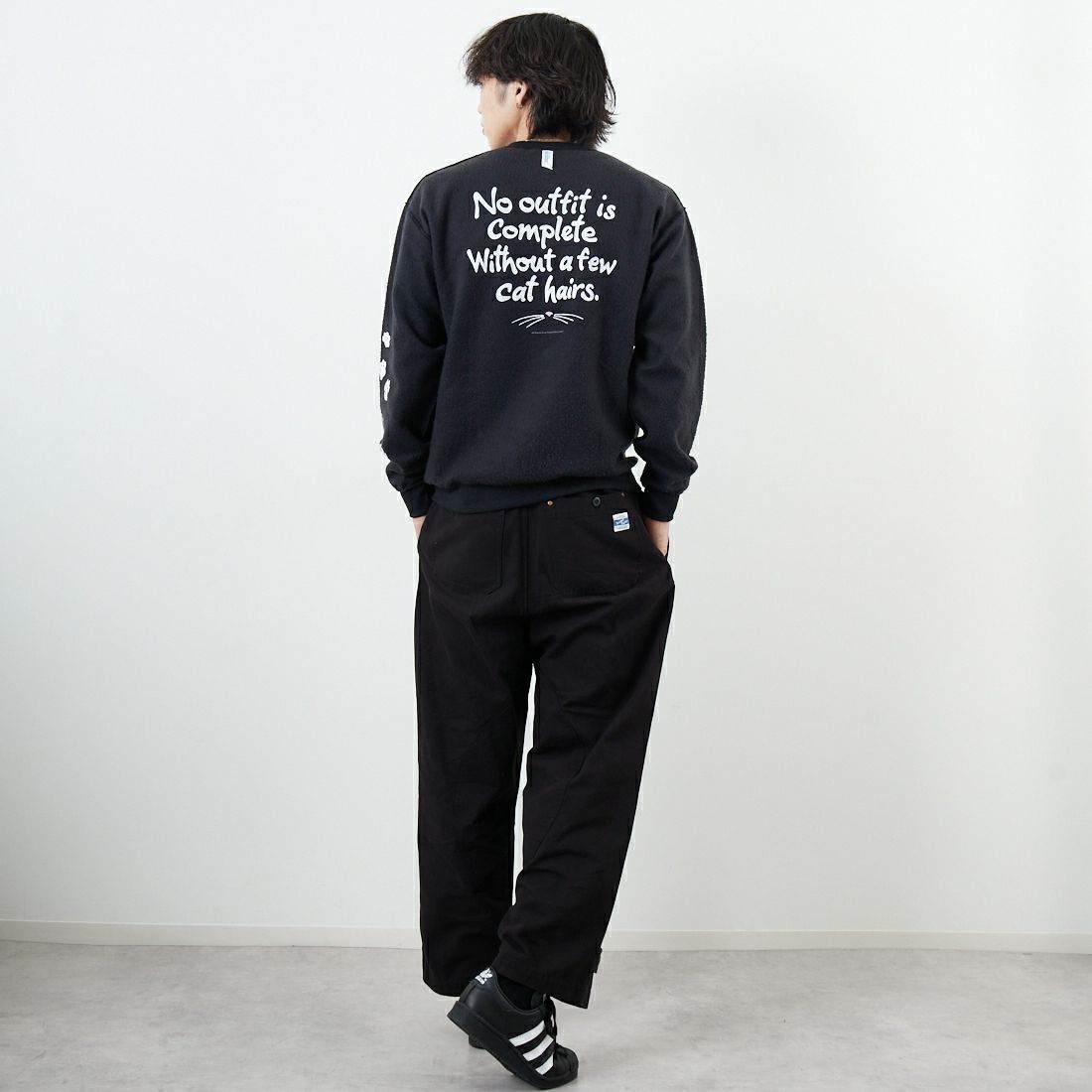JERZEES [ジャージーズ] キャットヘア アザーサイドクルーネックスウェット [JZ25F013] BLACK &&モデル身長：179cm 着用サイズ：M&&
