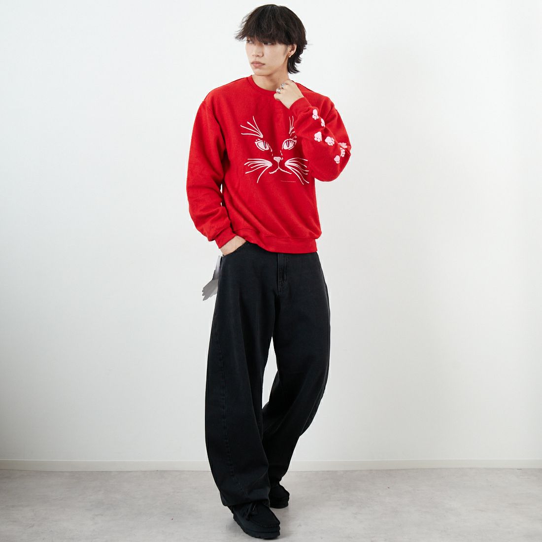 JERZEES [ジャージーズ] キャットフェイス アザーサイドクルーネックスウェット [JZ25F012] RED &&モデル身長：179cm 着用サイズ：M&&