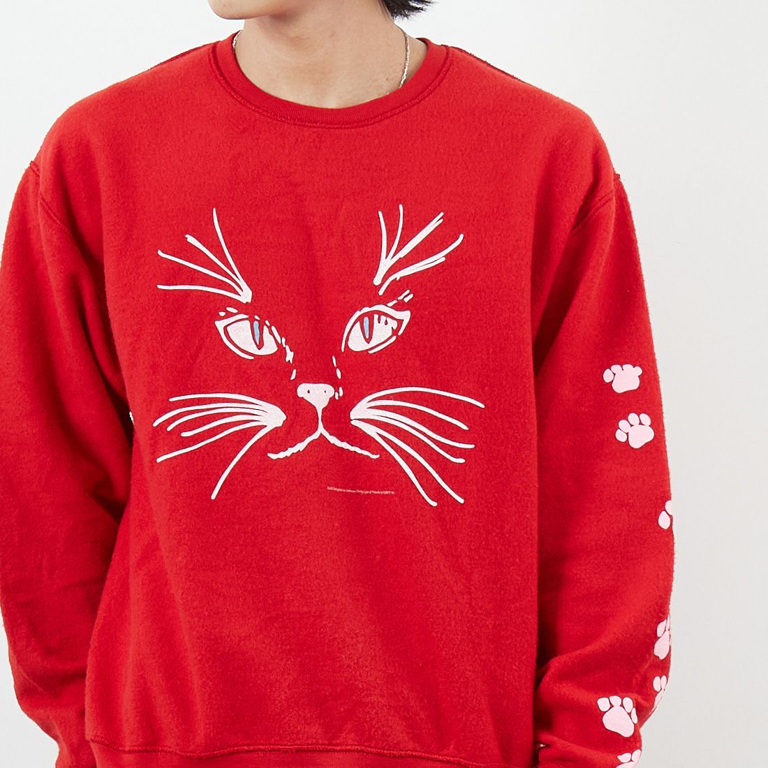 JERZEES [ジャージーズ] キャットフェイス アザーサイドクルーネックスウェット [JZ25F012] RED &&モデル身長：179cm 着用サイズ：M&&