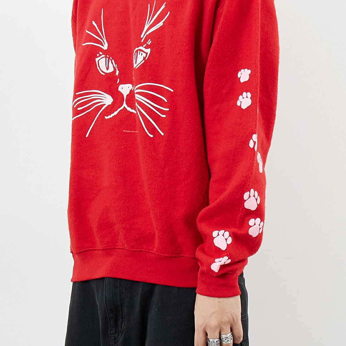 JERZEES [ジャージーズ] キャットフェイス アザーサイドクルーネックスウェット [JZ25F012] RED &&モデル身長：179cm 着用サイズ：M&&