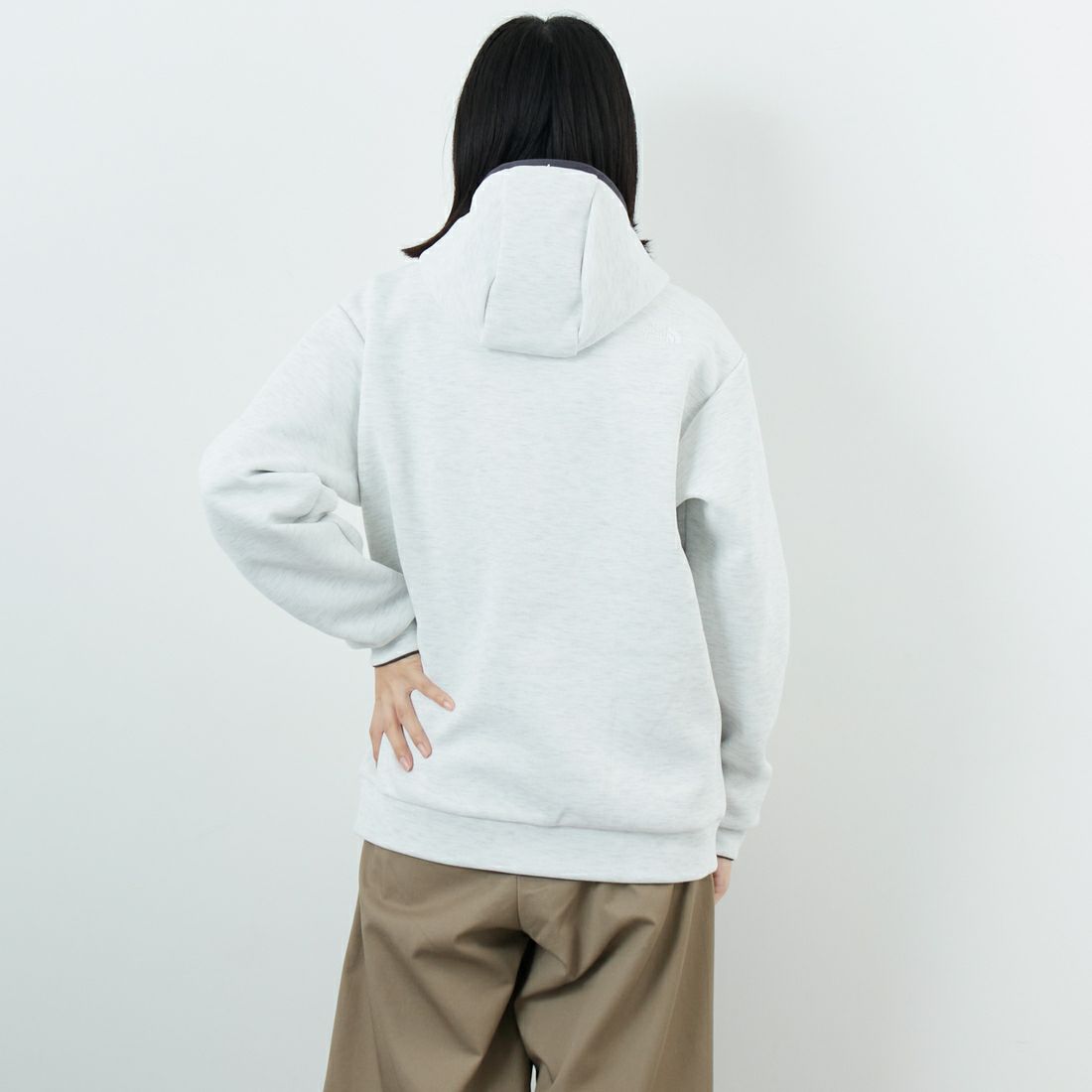 THE NORTH FACE [ザ ノースフェイス] リバーシブルテックエアーフーディ [NT62580] GX &&モデル身長：162cm 着用サイズ：S&&