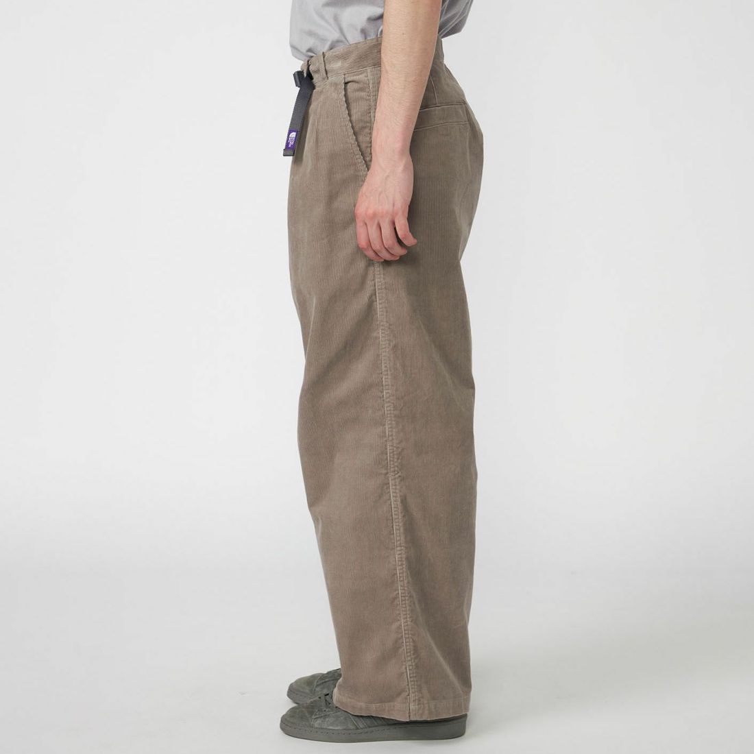 THE NORTH FACE PURPLE LABEL [ザ ノースフェイス パープルレーベル] コーデュロイ ワイドストレートフィールドパンツ [N25FC099] H GRAY &&モデル身長：179cm 着用サイズ：32&&