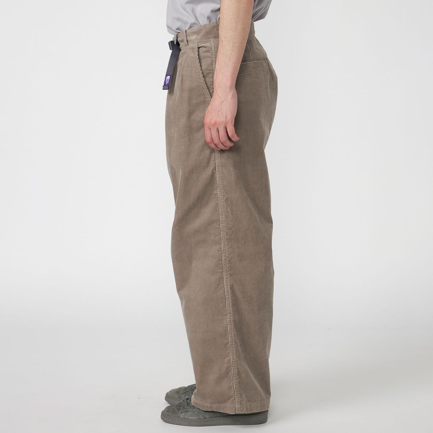 THE NORTH FACE PURPLE LABEL [ザ ノースフェイス パープルレーベル] コーデュロイ ワイドストレートフィールドパンツ [N25FC099] H GRAY &&モデル身長：179cm 着用サイズ：32&&