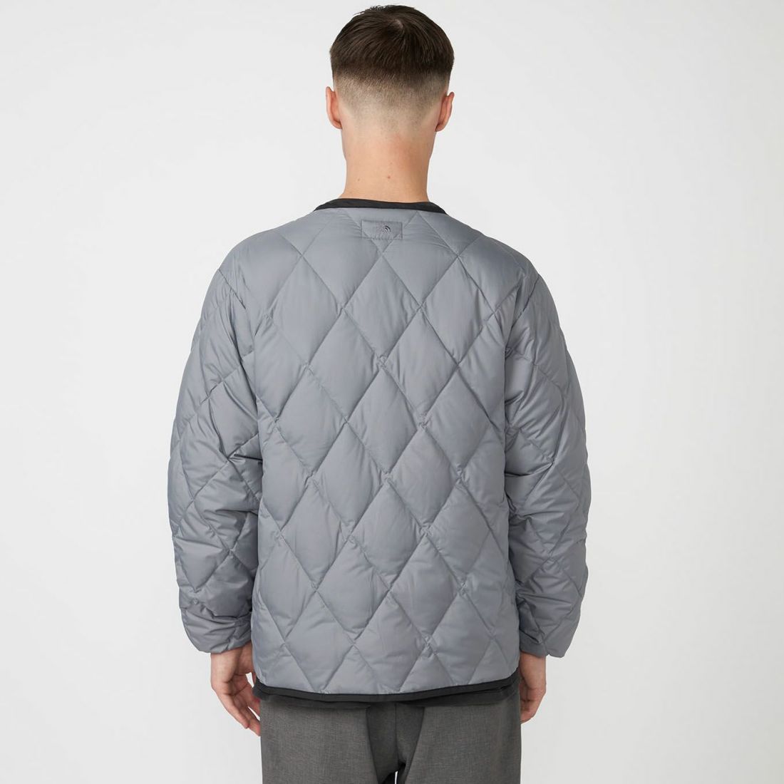 THE NORTH FACE PURPLE LABEL [ザ ノースフェイス パープルレーベル] パーテックスカンタムプラス フィールドダウンカーディガン [N25FA036] LH L.GRAY &&モデル身長：179cm 着用サイズ：32&&