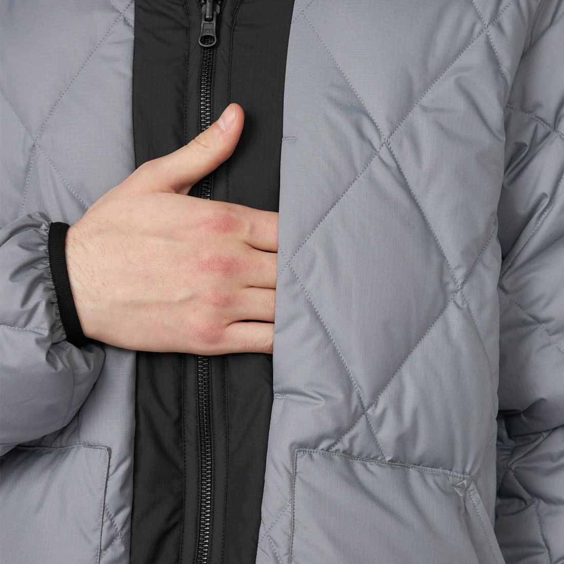 THE NORTH FACE PURPLE LABEL [ザ ノースフェイス パープルレーベル] パーテックスカンタムプラス フィールドダウンカーディガン [N25FA036] LH L.GRAY &&モデル身長：179cm 着用サイズ：32&&