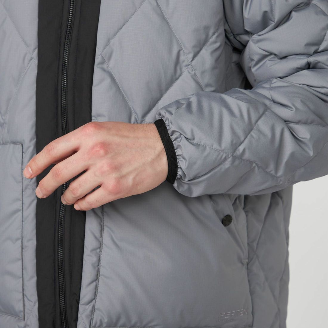 THE NORTH FACE PURPLE LABEL [ザ ノースフェイス パープルレーベル] パーテックスカンタムプラス フィールドダウンカーディガン [N25FA036] LH L.GRAY &&モデル身長：179cm 着用サイズ：32&&