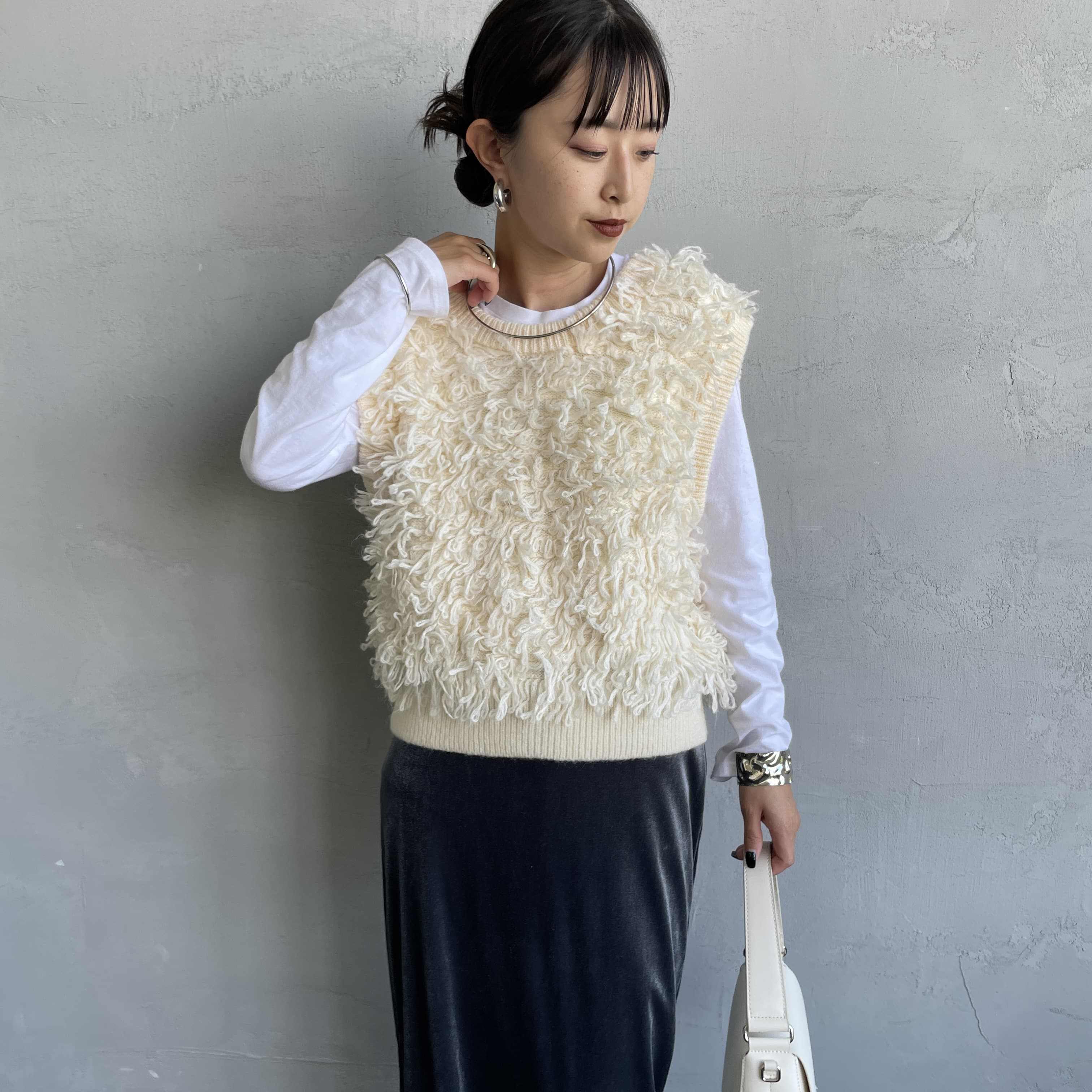nenom [ネノム] マルチWAY フリンジショートベスト [NE25131028] 21 IVORY &&モデル身長：150cm 着用サイズ：F&&