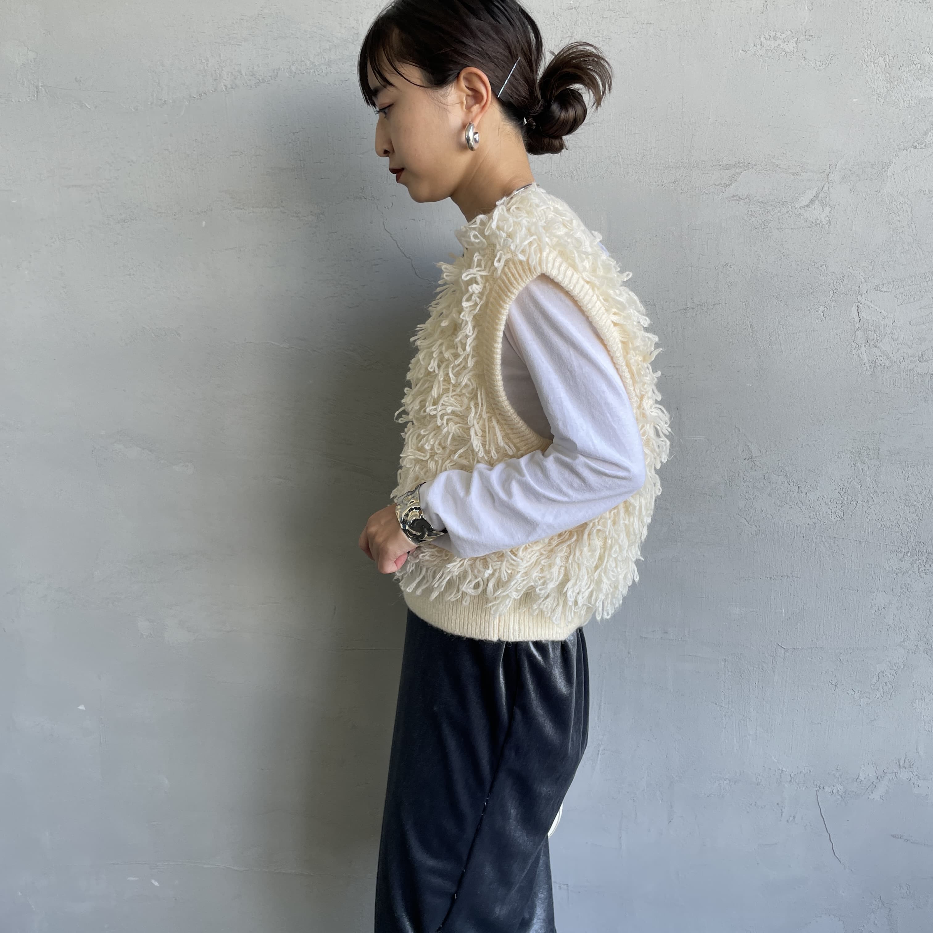 nenom [ネノム] マルチWAY フリンジショートベスト [NE25131028] 21 IVORY &&モデル身長：150cm 着用サイズ：F&&