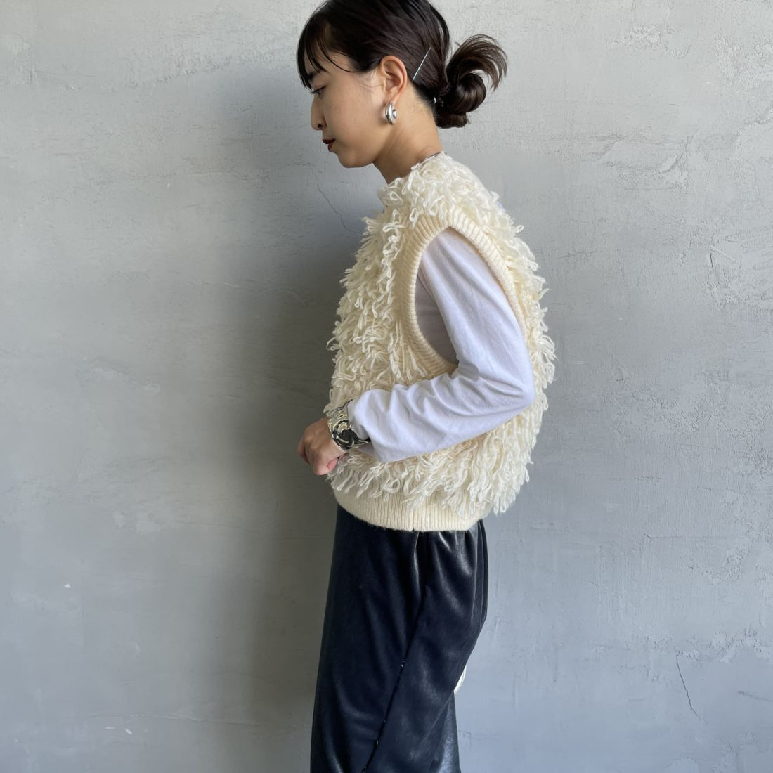 nenom [ネノム] マルチWAY フリンジショートベスト [NE25131028] 21 IVORY &&モデル身長：150cm 着用サイズ：F&&