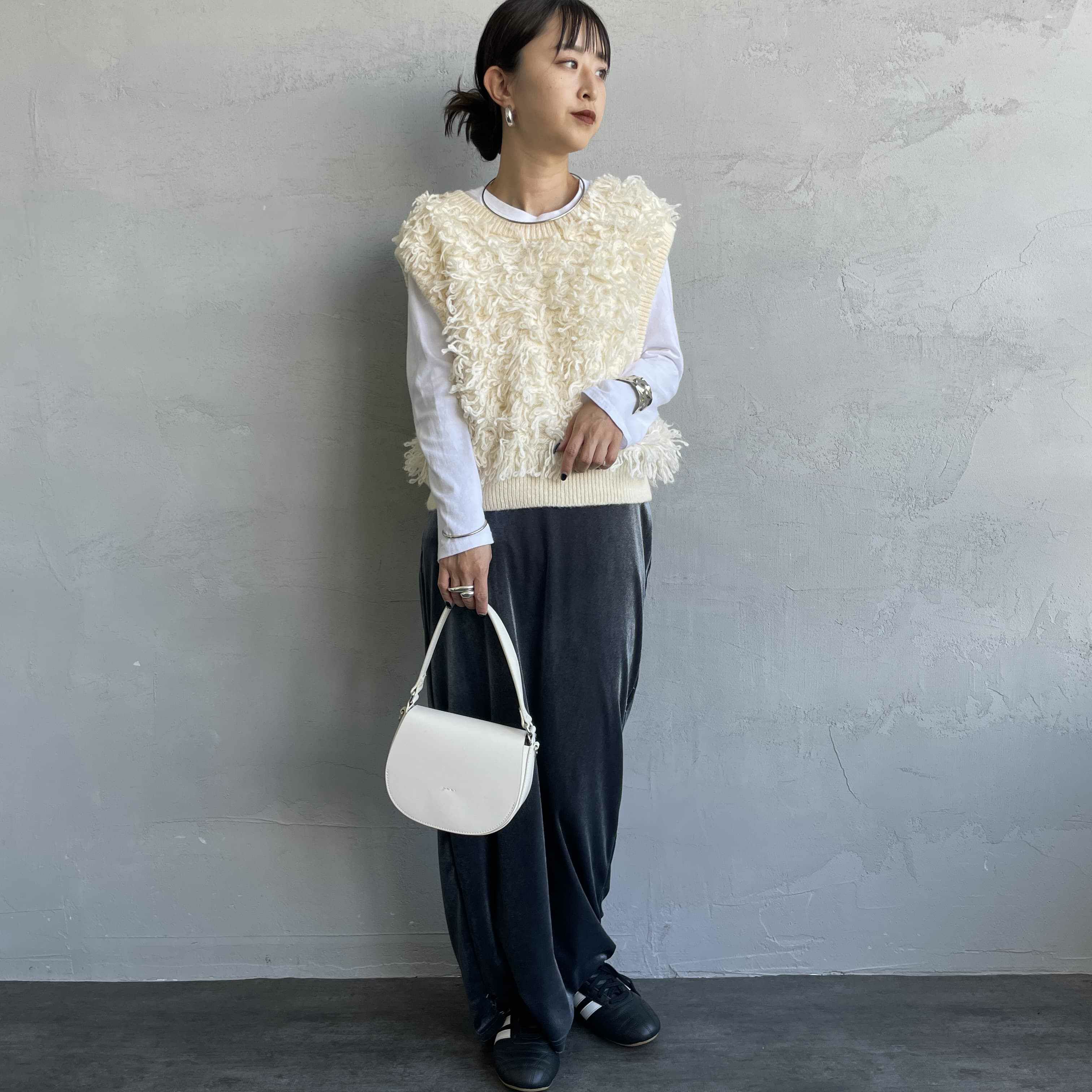 nenom [ネノム] マルチWAY フリンジショートベスト [NE25131028] 21 IVORY &&モデル身長：150cm 着用サイズ：F&&